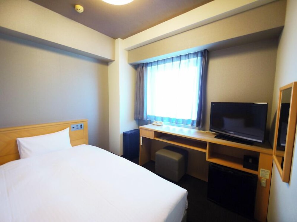 ROOM, SINGLE, SMOKING