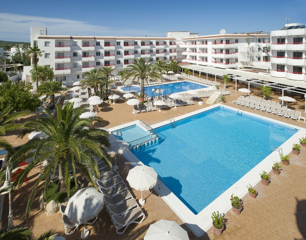 Coral Star Apartments 68/70