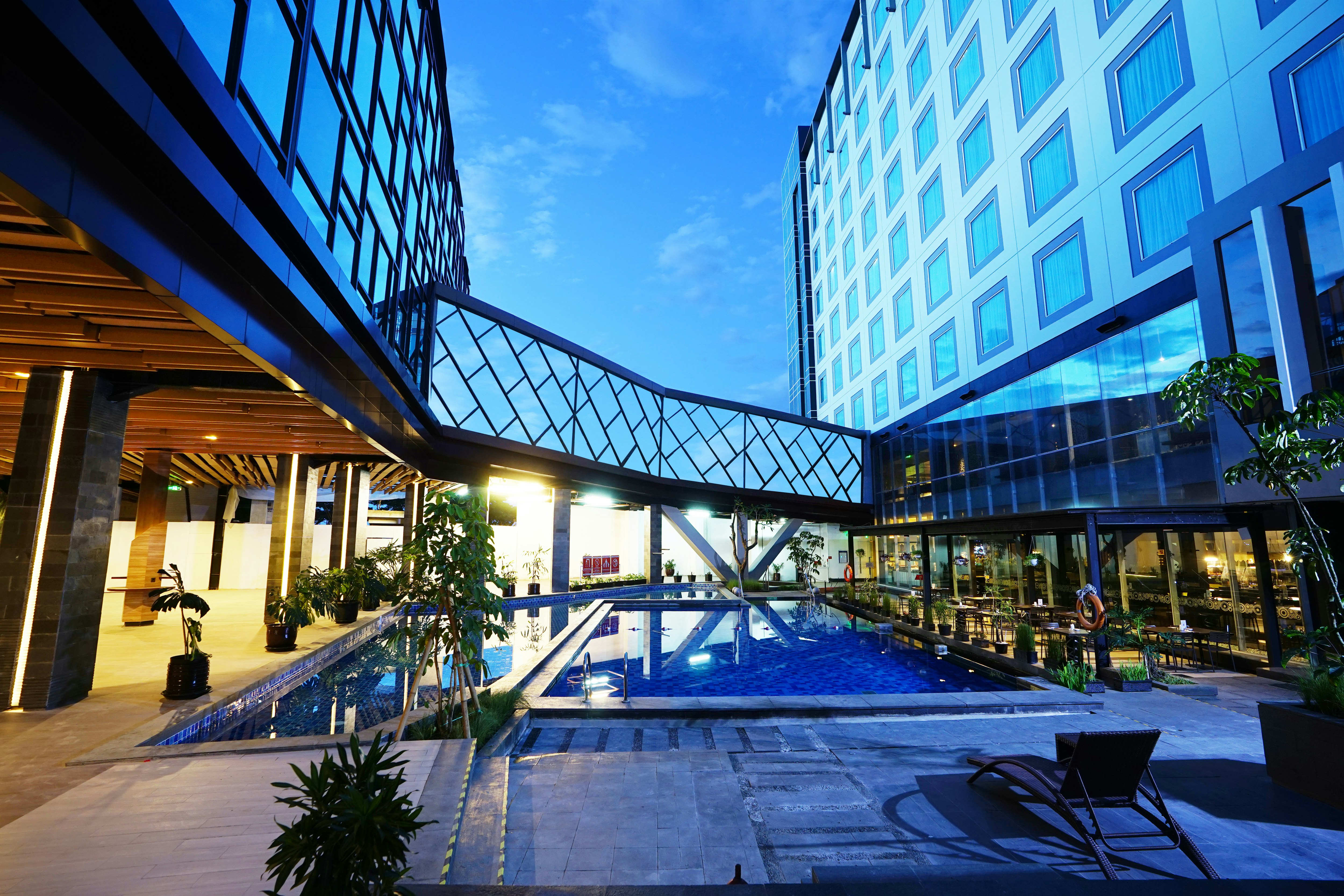 Holiday Inn Pasteur 29/50