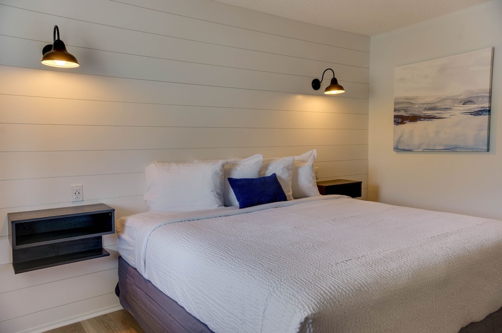 Bedtime Inn & Suites 13/28