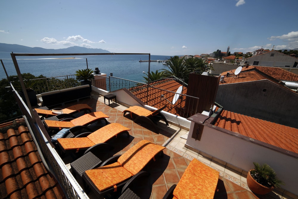 Marco Polo Boutique Hotel 50/52
