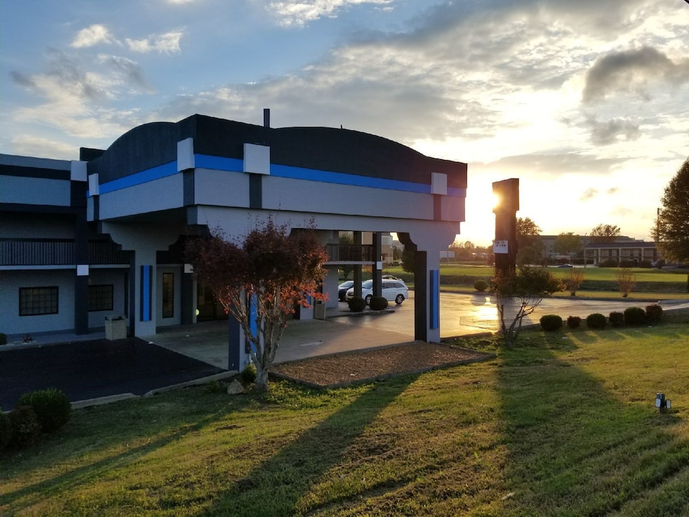 GATEWAY INN AND SUITES 6/39