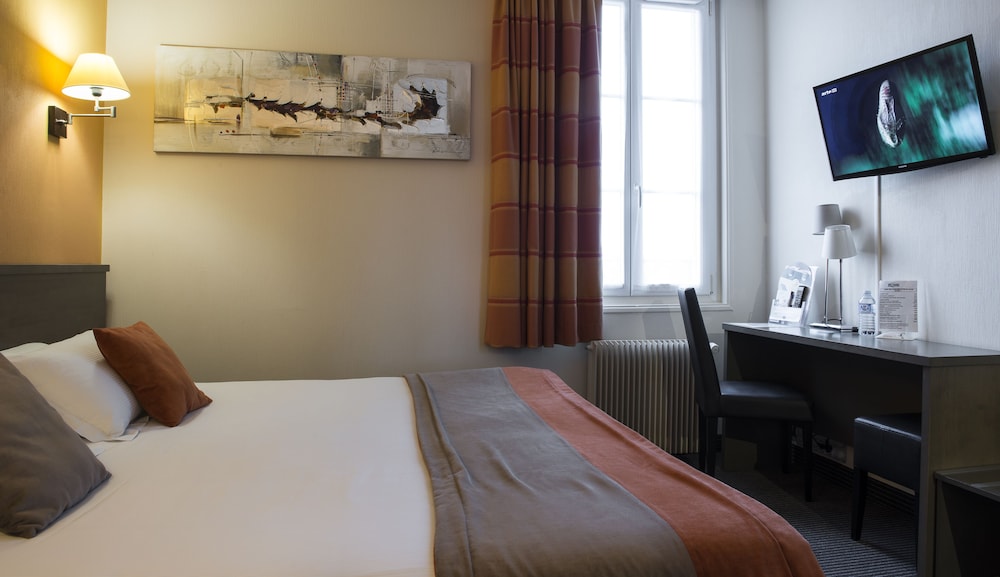 Brit Hotel Le Surcouf 22/42