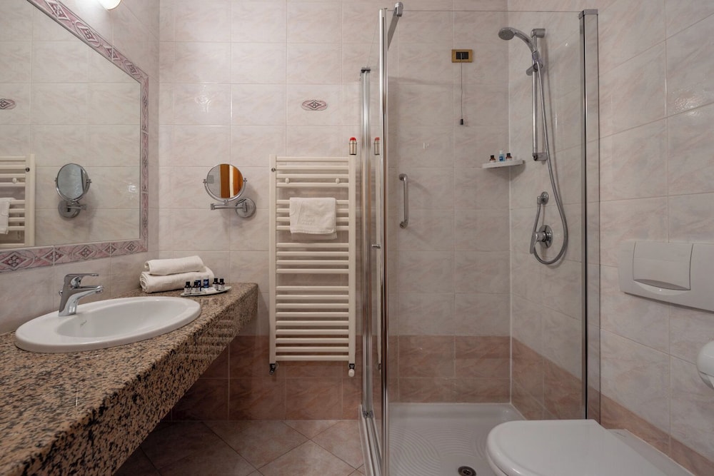غرفة سوبيريور بسرير كوين بشرفة، Hotel Savoy Palace 3/3