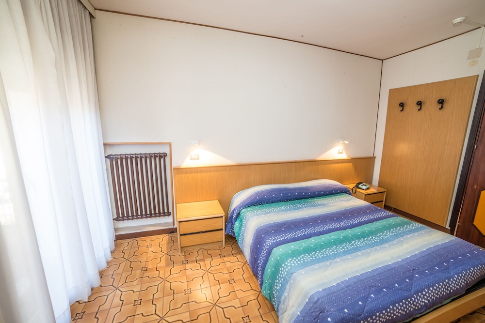 GRAND HOTEL EUROPA 11/50