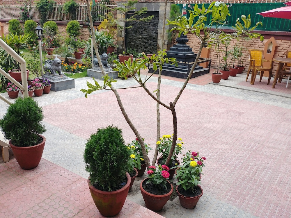 Hotel Aarya Khasti 31/33