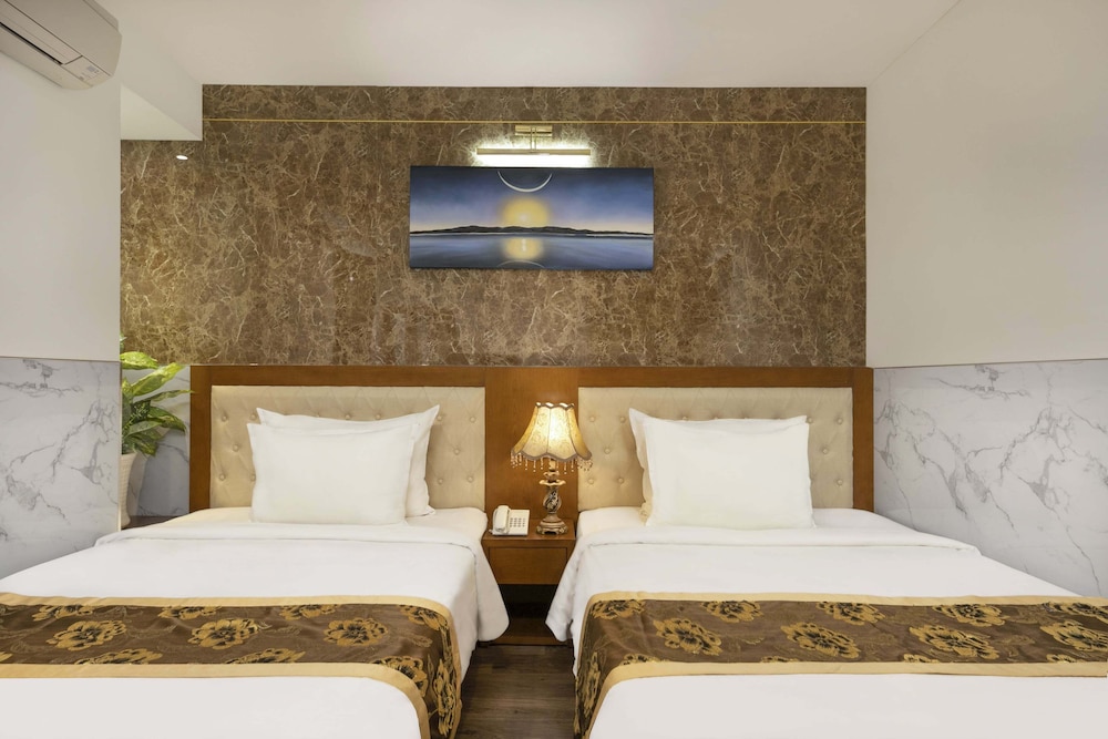 Delicate Hotel 24/72