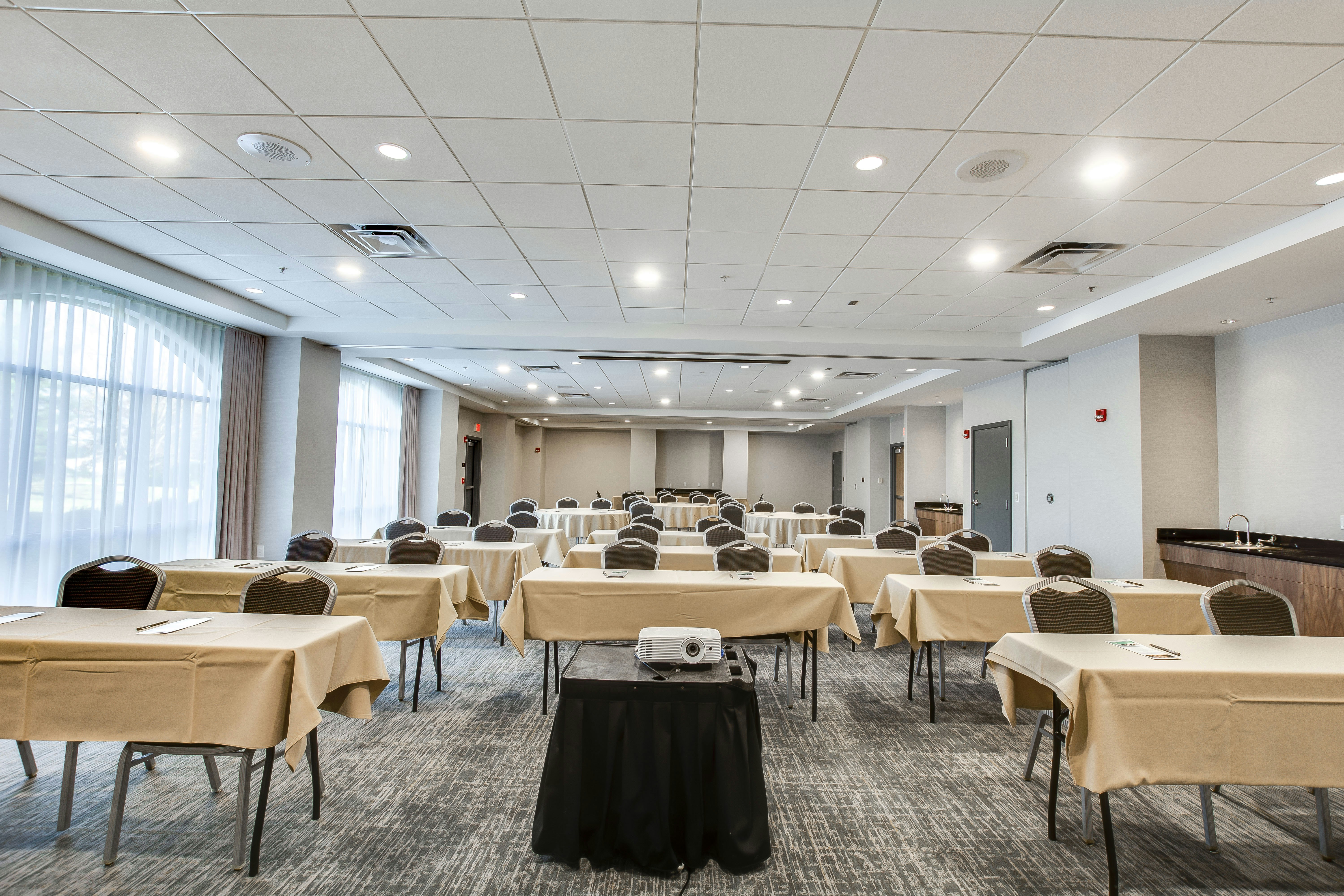 Embassy Suites Louisville East 65/73