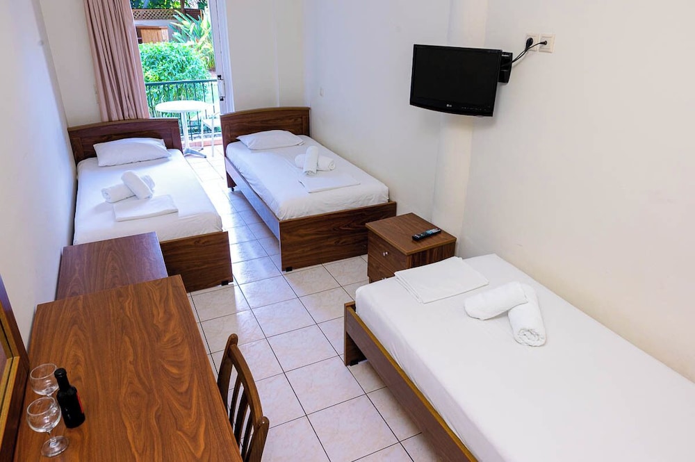 Konstantinos Hotel 24/55