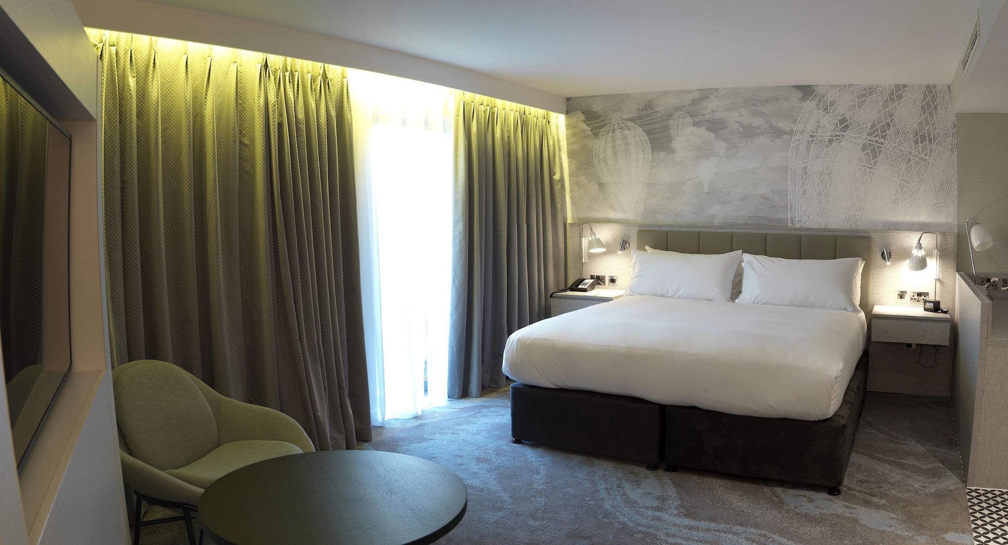 غرفة ديلوكس عائلية بسرير كينج مع أريكة، DoubleTree by Hilton Hotel & Spa Chester 10/10