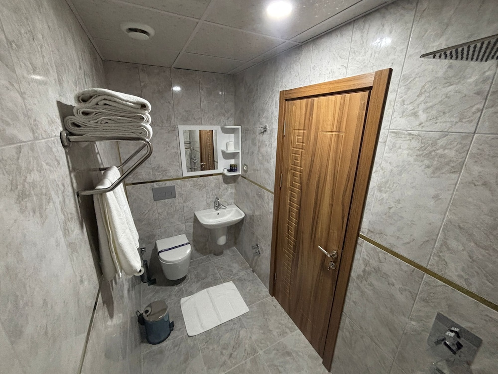 Zumrut Palas Otel 43/44