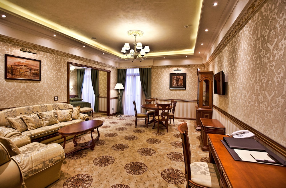 Multi Grand Hotel 45/68