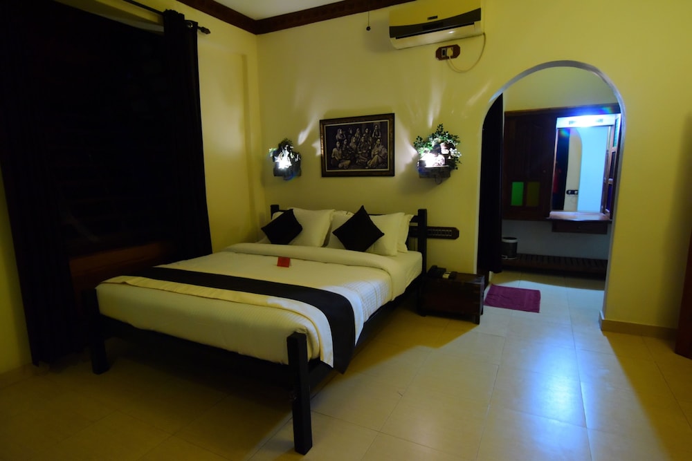KOVALAM BEACH HOTEL 10/36