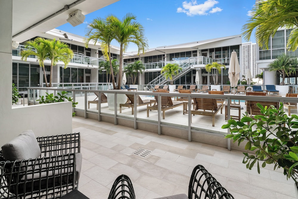 The Grayson Miami Downtown 5/49