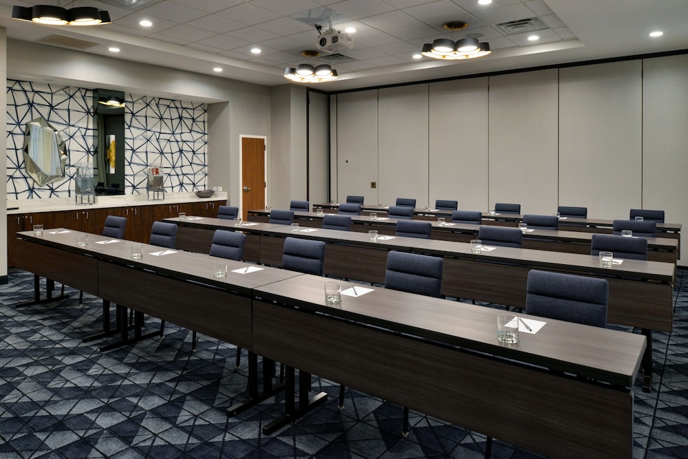 Courtyard by Marriott Raleigh Cary Crossroads 30/38