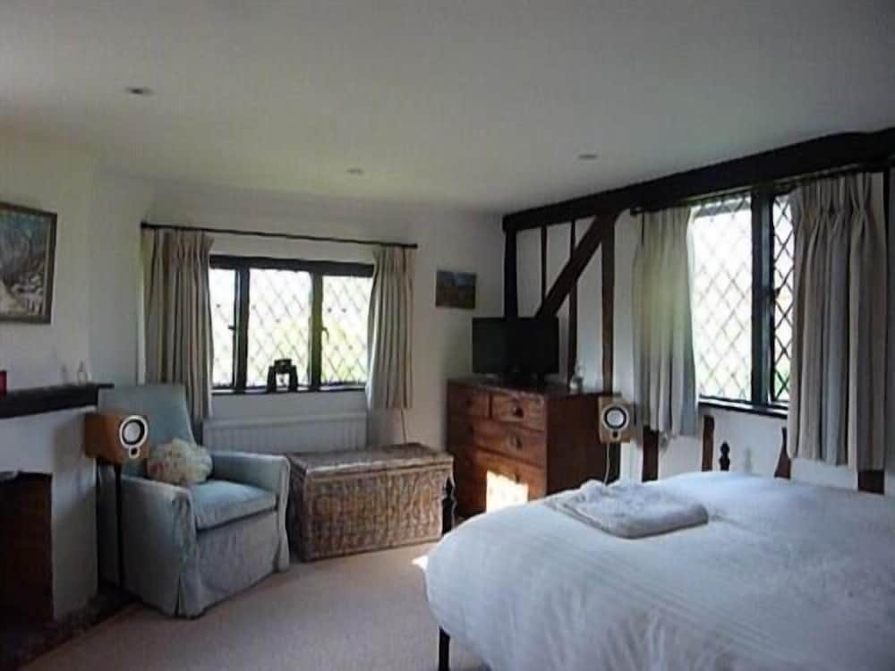 Dunsfold B&amp;B 11/44