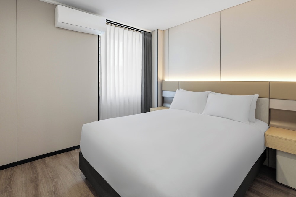 Madison Plaza Townsville 28/64