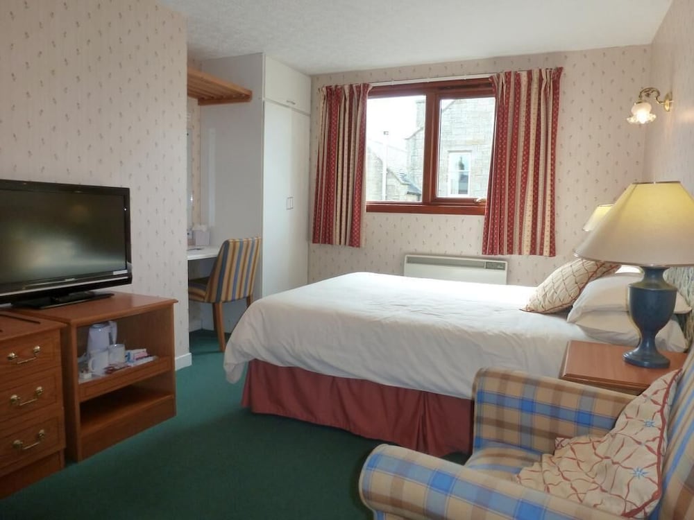 CASTLETOWN HOTEL 13/40