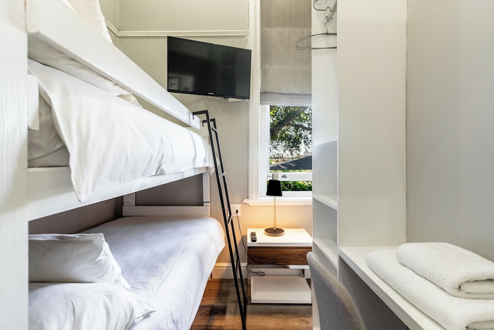 Connecting, Heritage, Suite, King Bed, 2 Bunk Beds, Bunk Beds