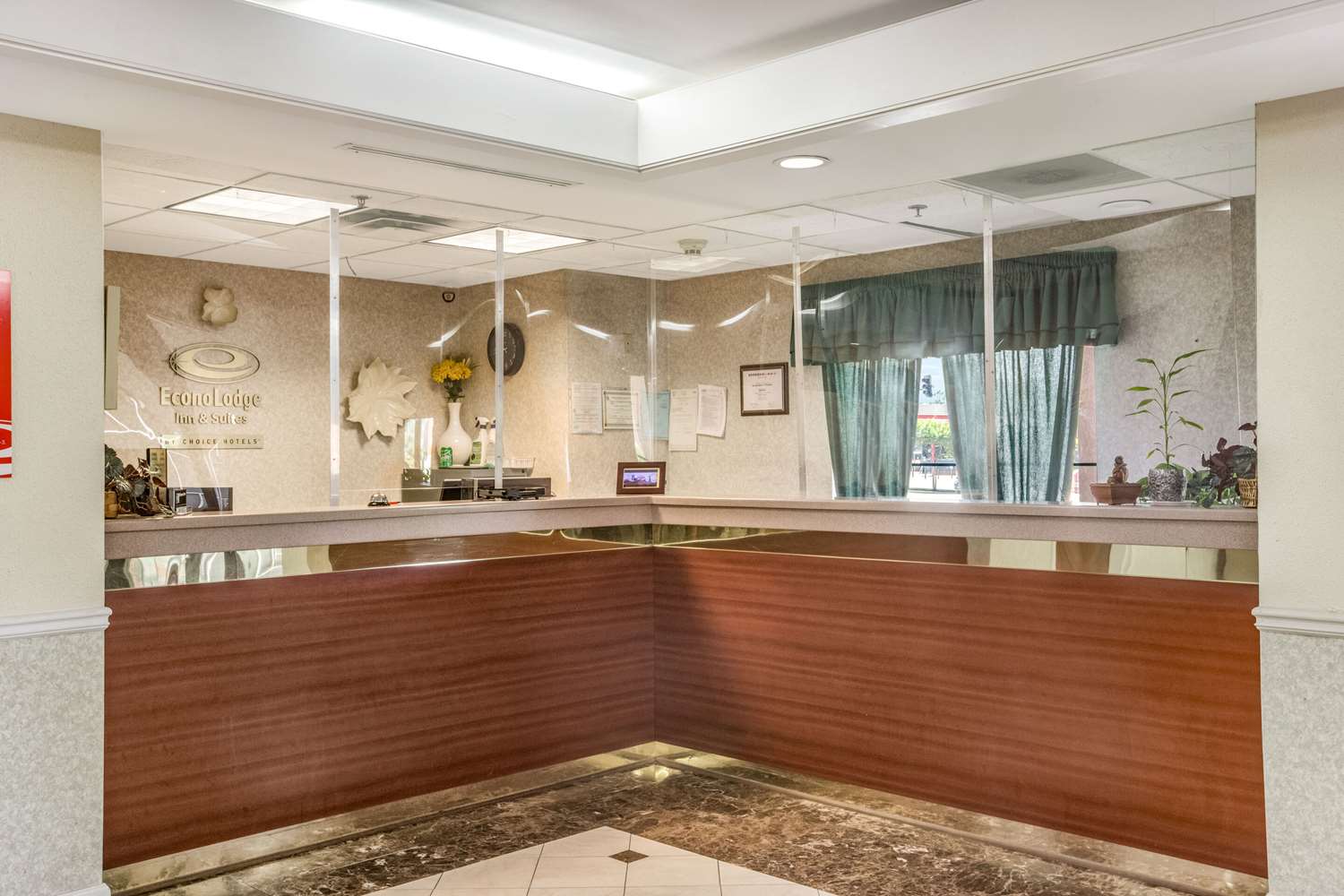 Econo Lodge Inn & Suites Marietta near Dobbins ARB 5/45