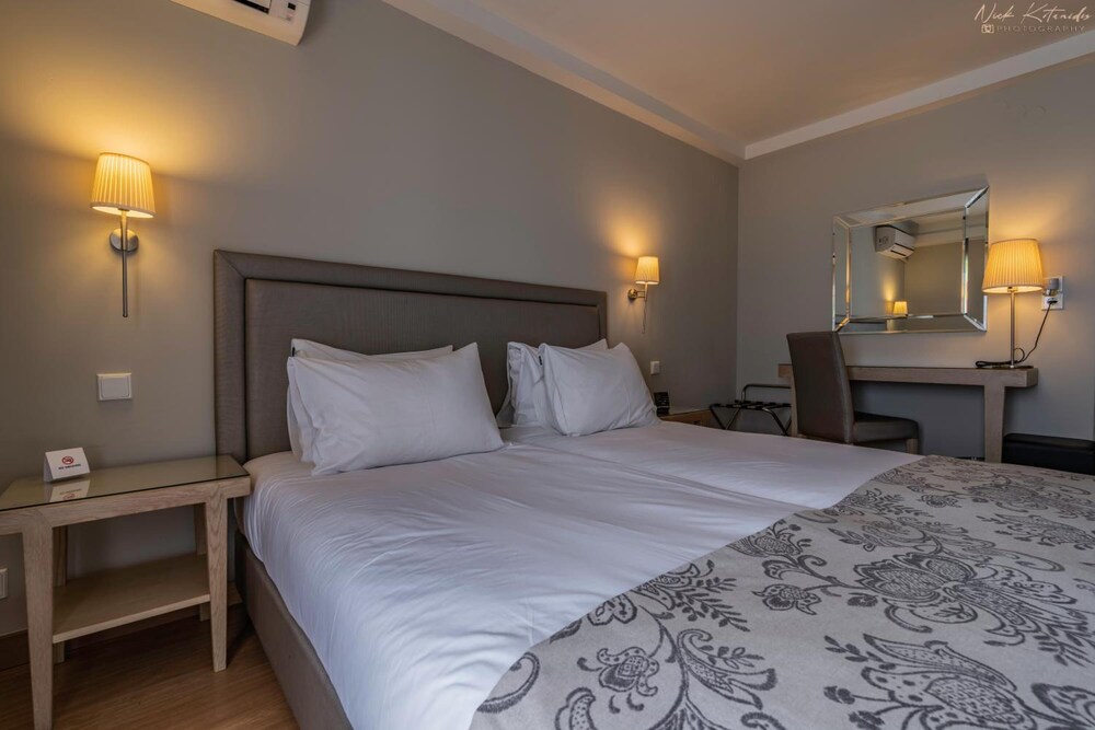 Avra Hotel 11/47