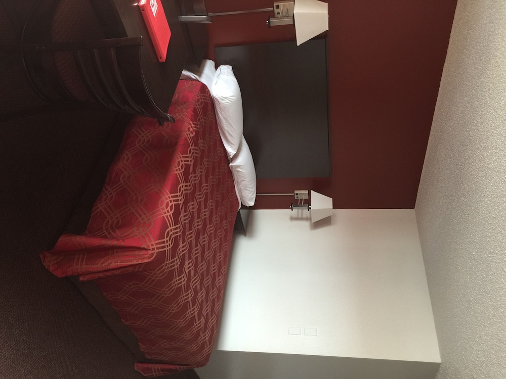 Bend Inn Suites Ex Econo Lodge 16/28