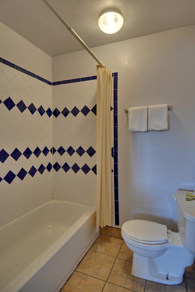 American Executive Inn 28/58