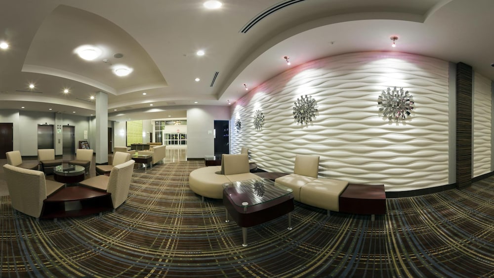 Holiday Inn Detroit Metro Airport 24/58