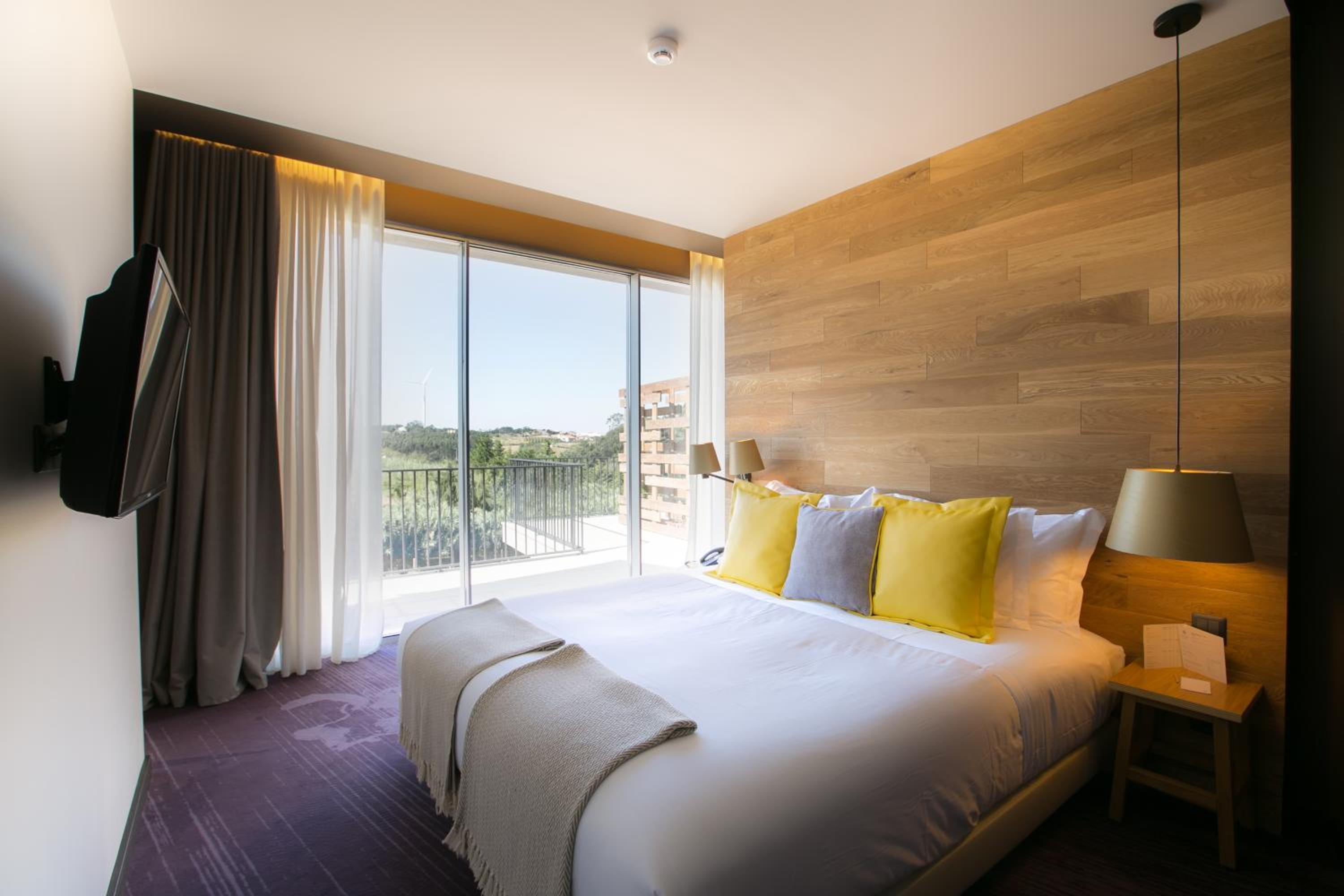Deluxe, Suite, Queen Bed, Balcony