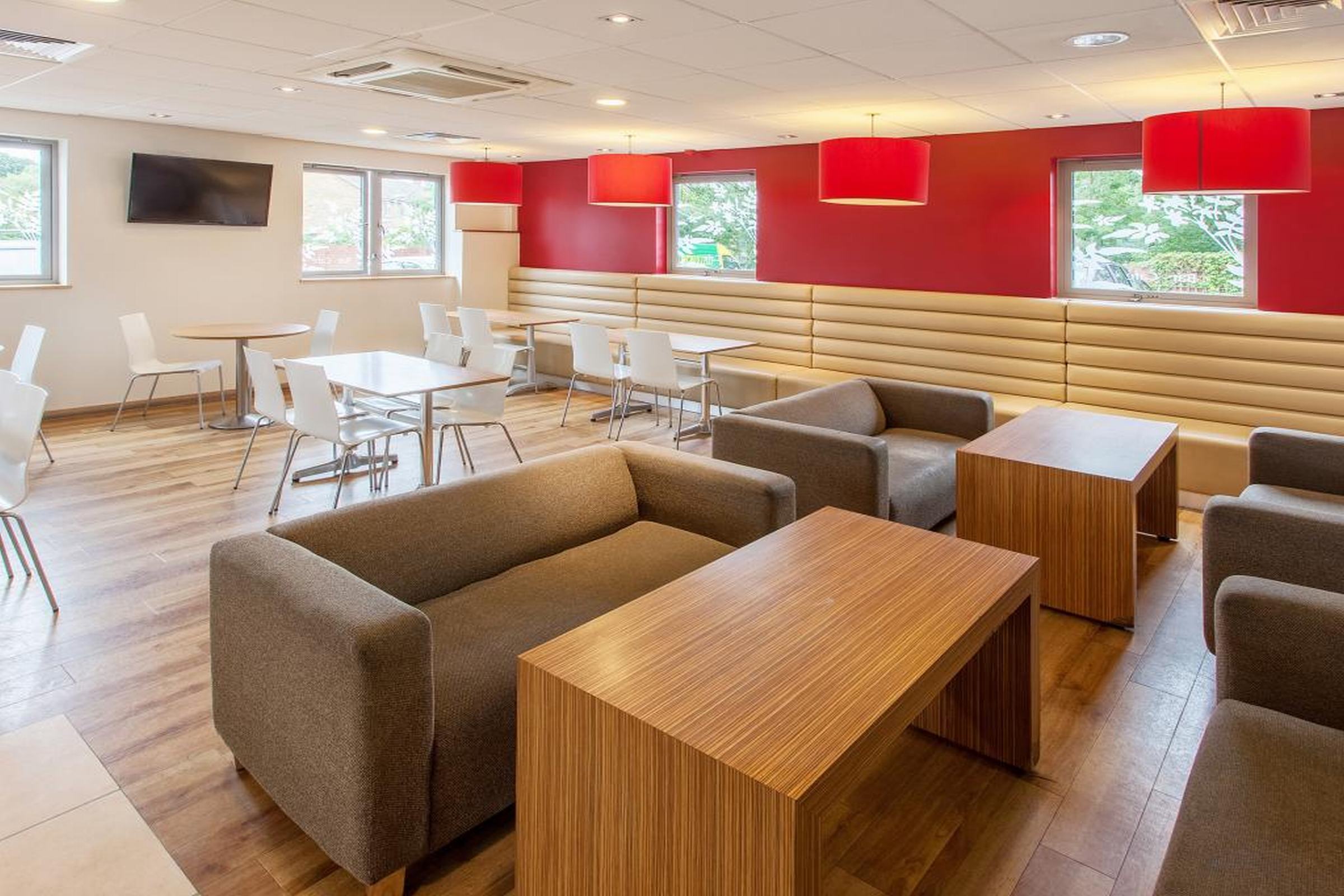 Travelodge Bracknell Central 16/22
