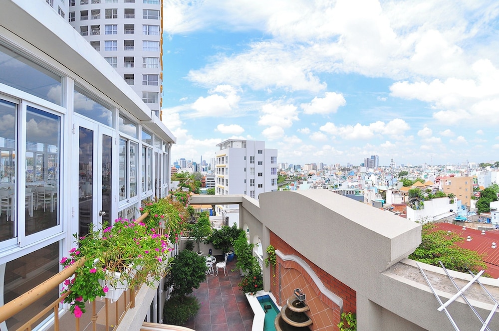 Grace Apartment 3 2/50
