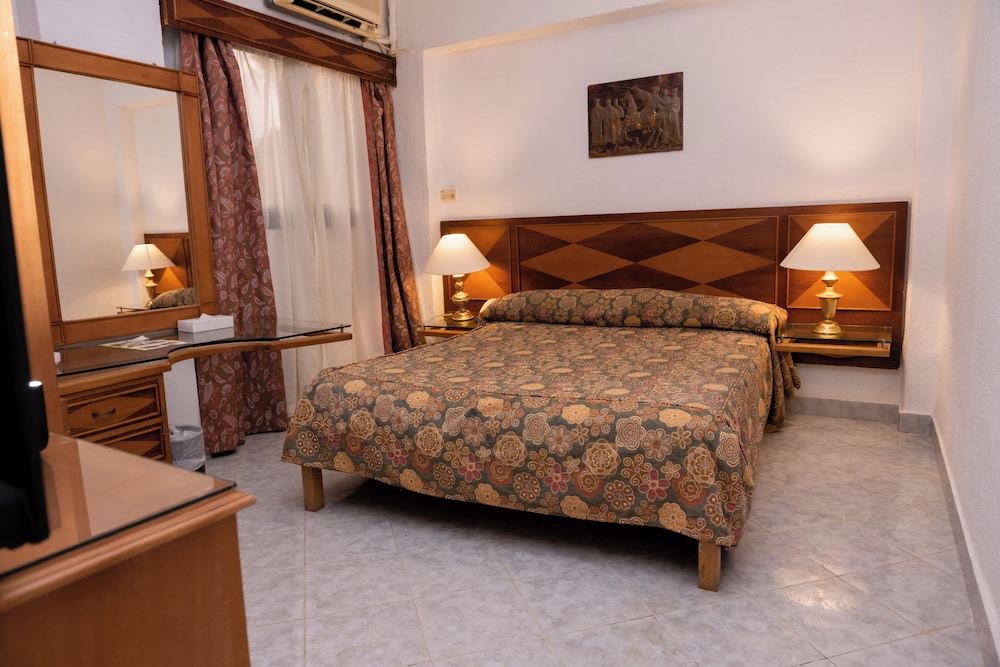 Turquoise Beach Hotel 30/50