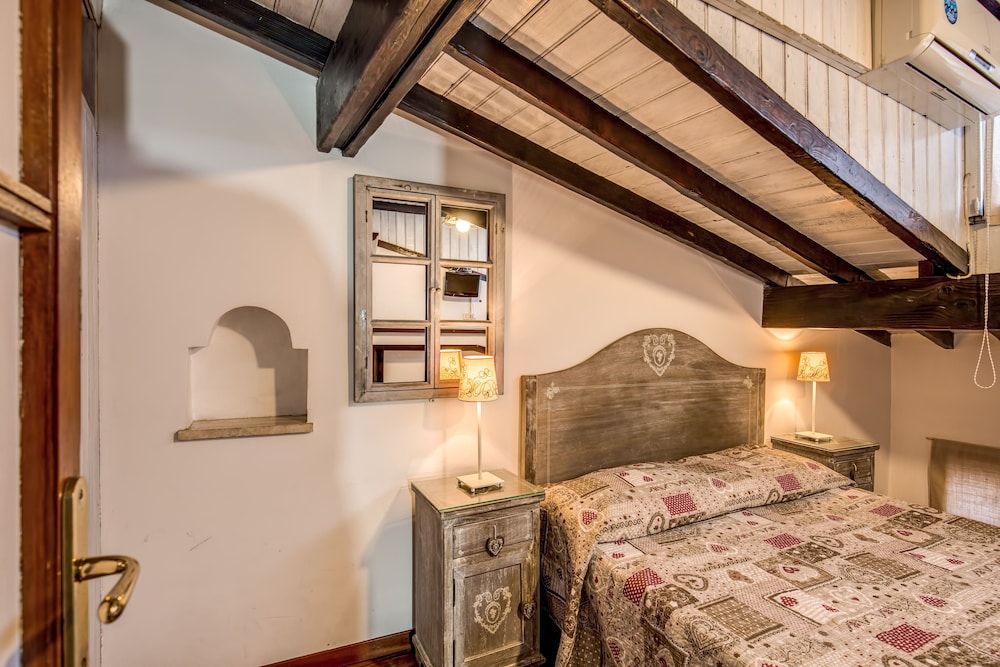 The House In Trastevere 27/48