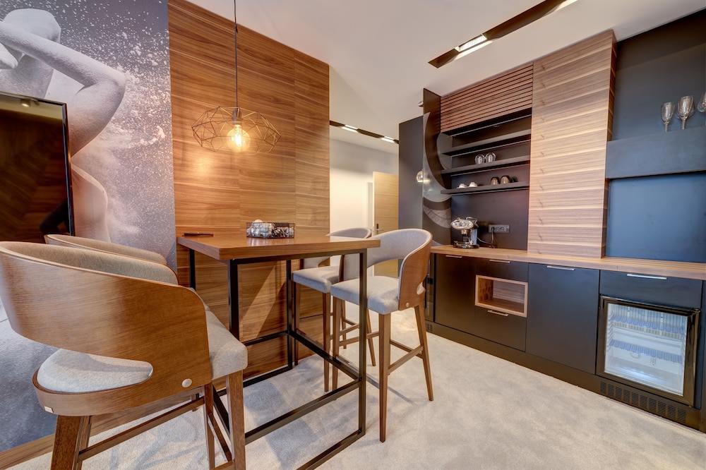 Black Pearl Luxury Suites 27/44