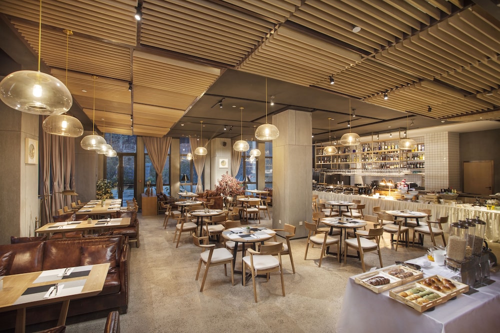 restaurant cafeteria
