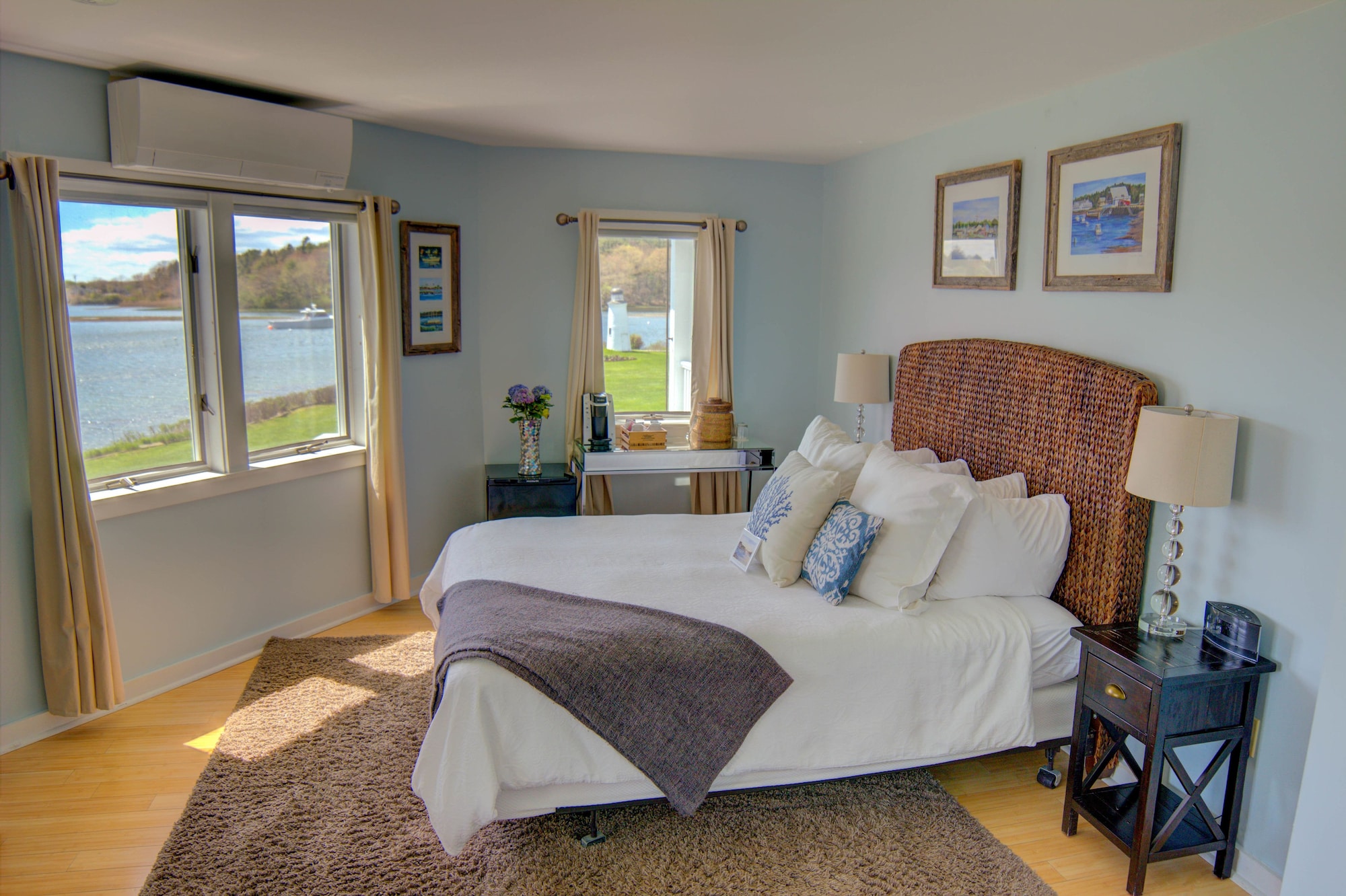 Room, Queen Bed, Port Side, Water View