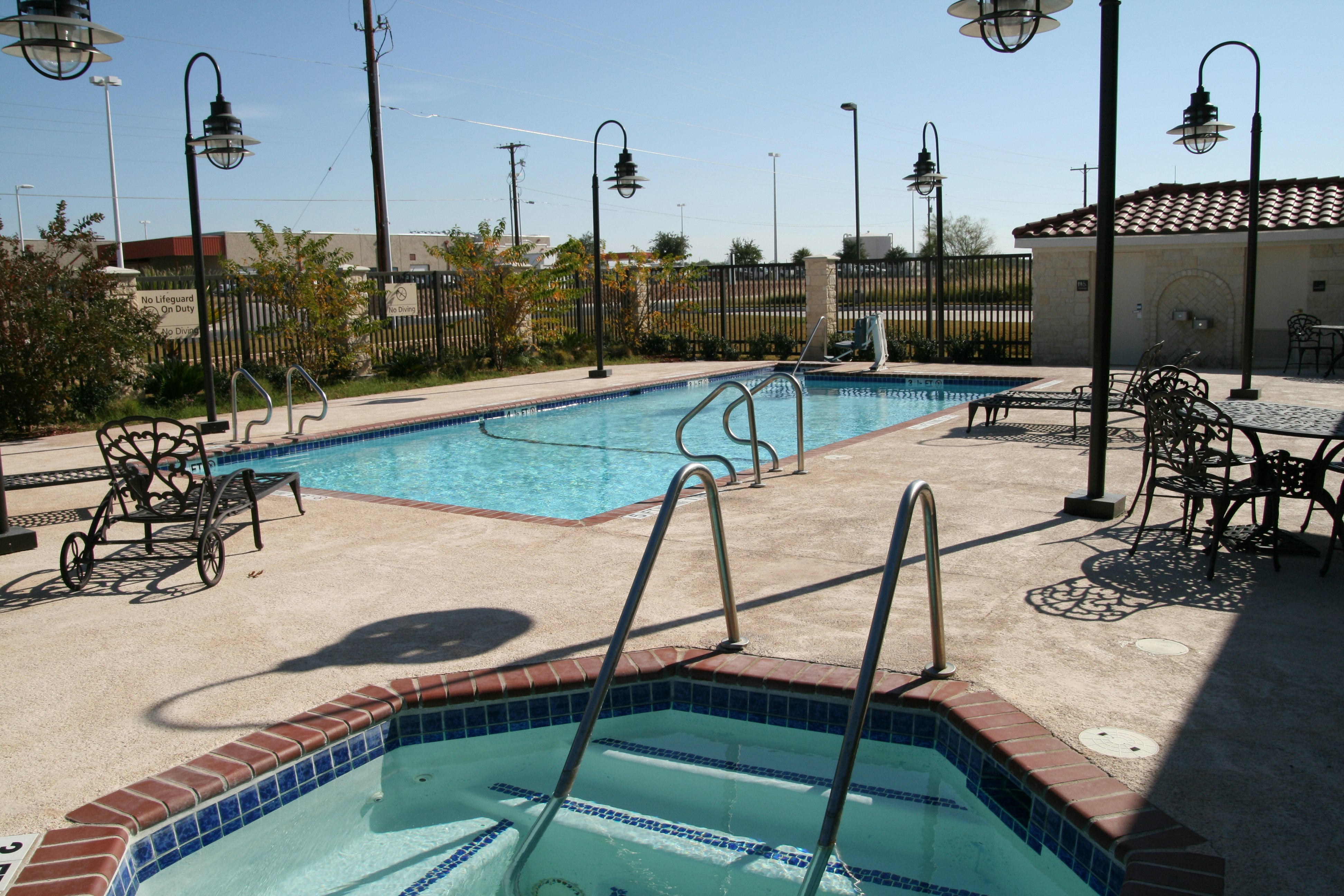 Hampton Inn & Suites Del Rio 24/35