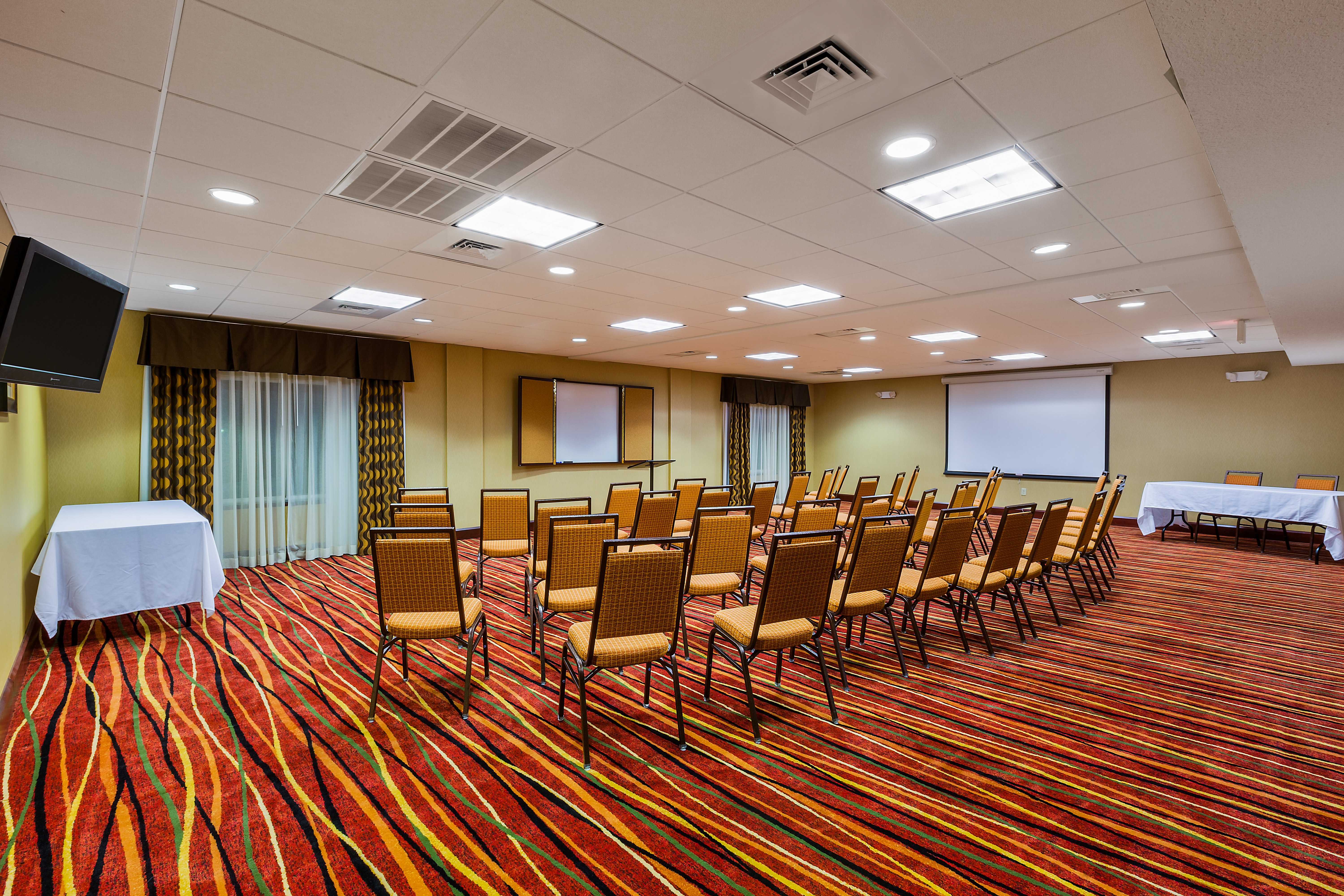 Holiday Inn Express Hotel and Suites Salina 51/62