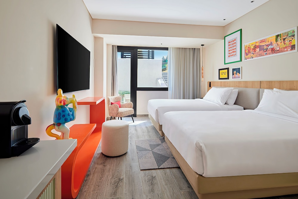 Loft, Suite, Twin Beds, King Bed, Pyramids View, Balcony