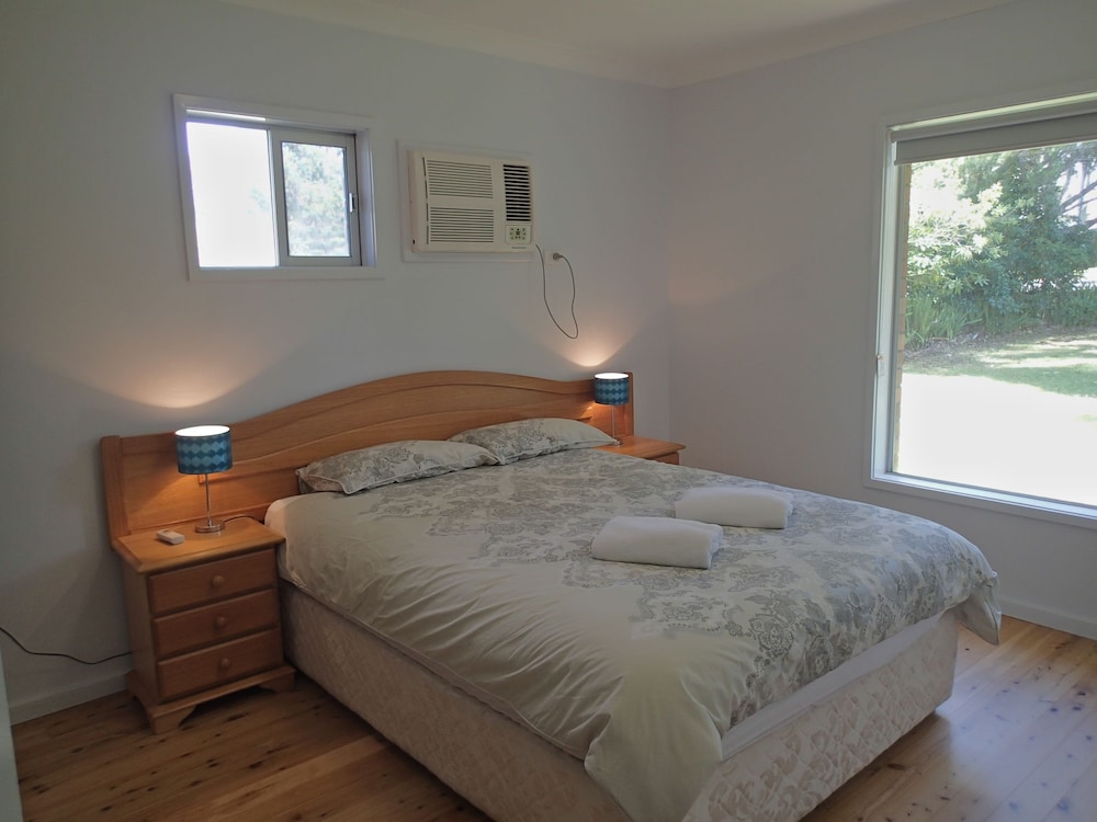 DUNGOWAN HOLIDAY ACCOMODATION 8/75