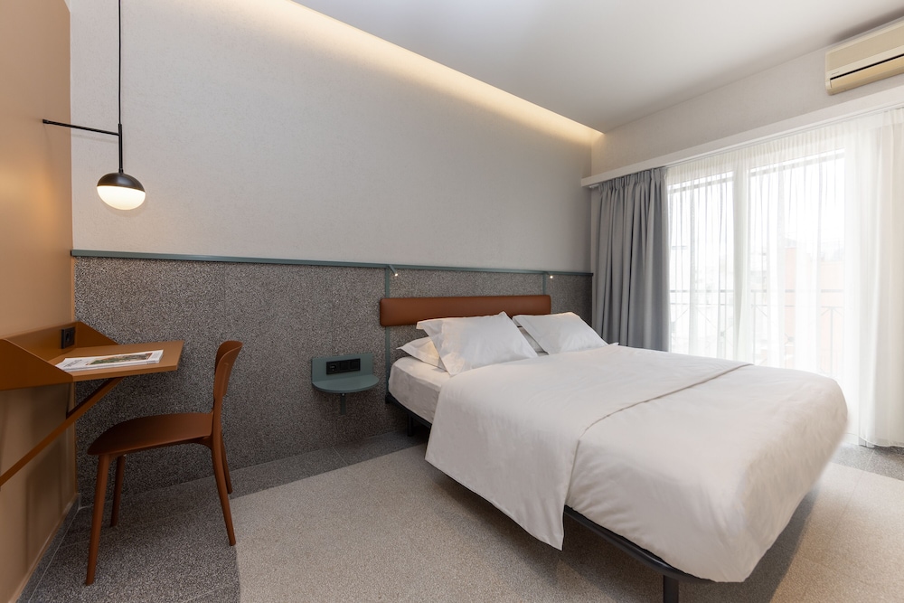 Evripides Hotel 34/69