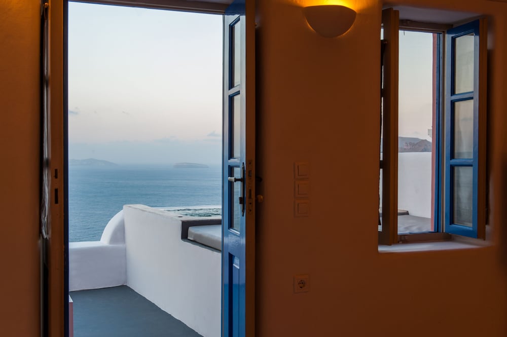 Chroma Suites 16/33