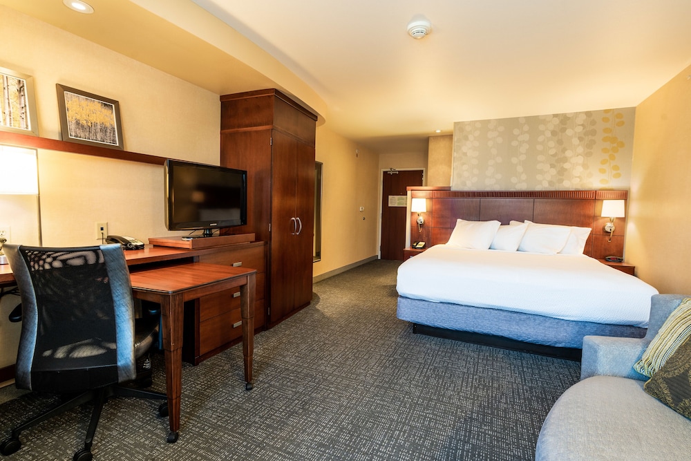 Courtyard by Marriott Kingston 8/50