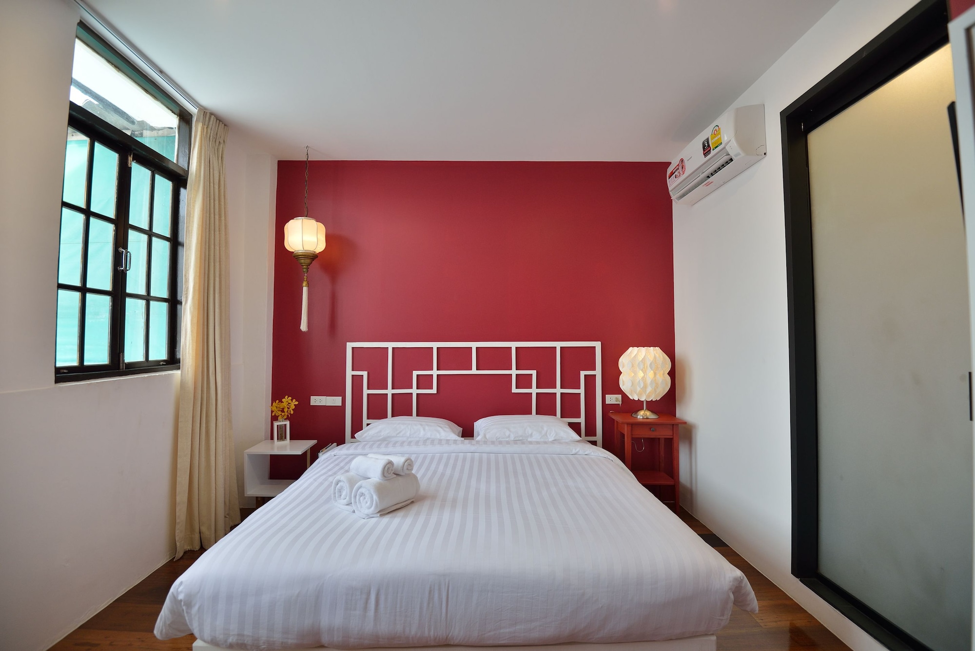DELUXE, DOUBLE BED