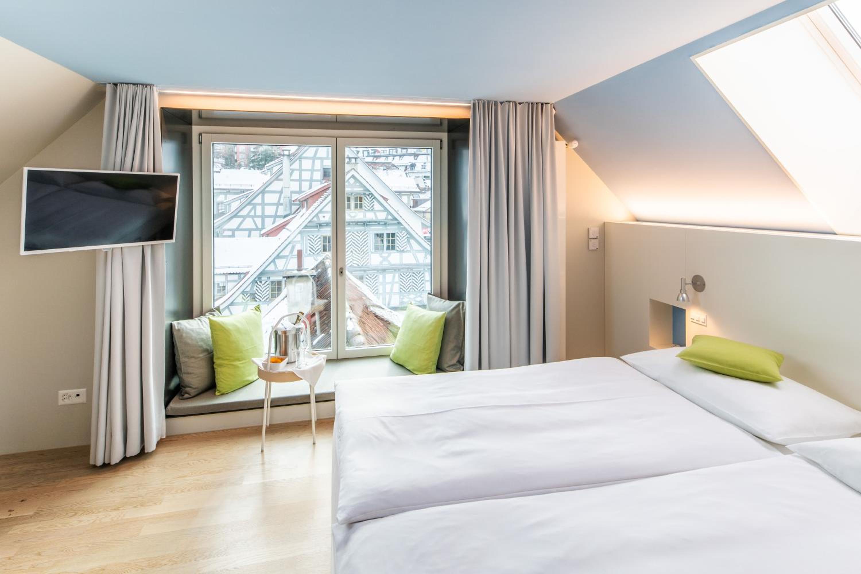 Plus, Double Bed