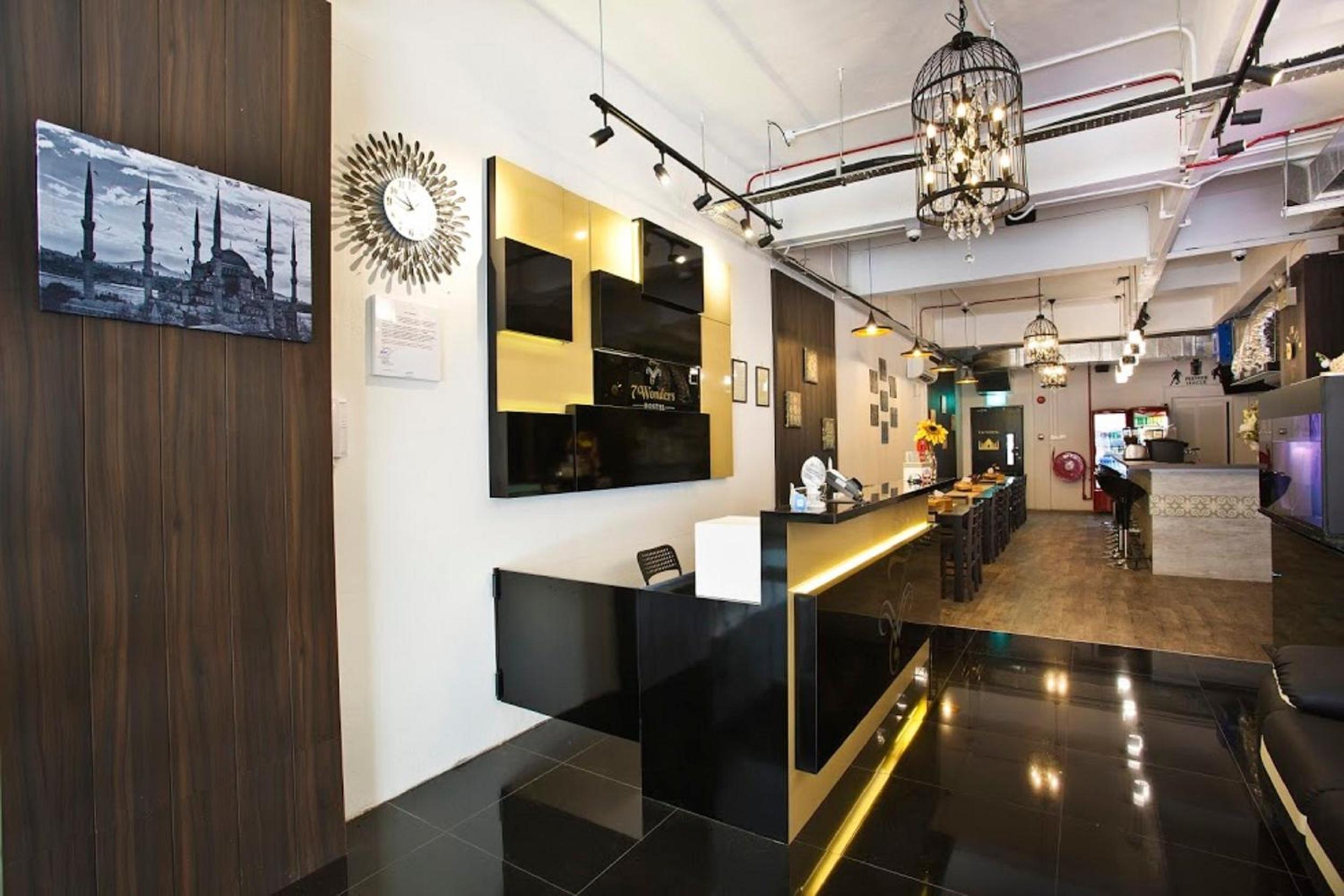 7 Wonders Hostel 10/50