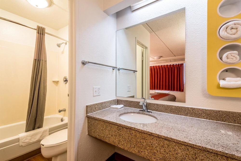 Motel6 Birmingham, AL 42/44