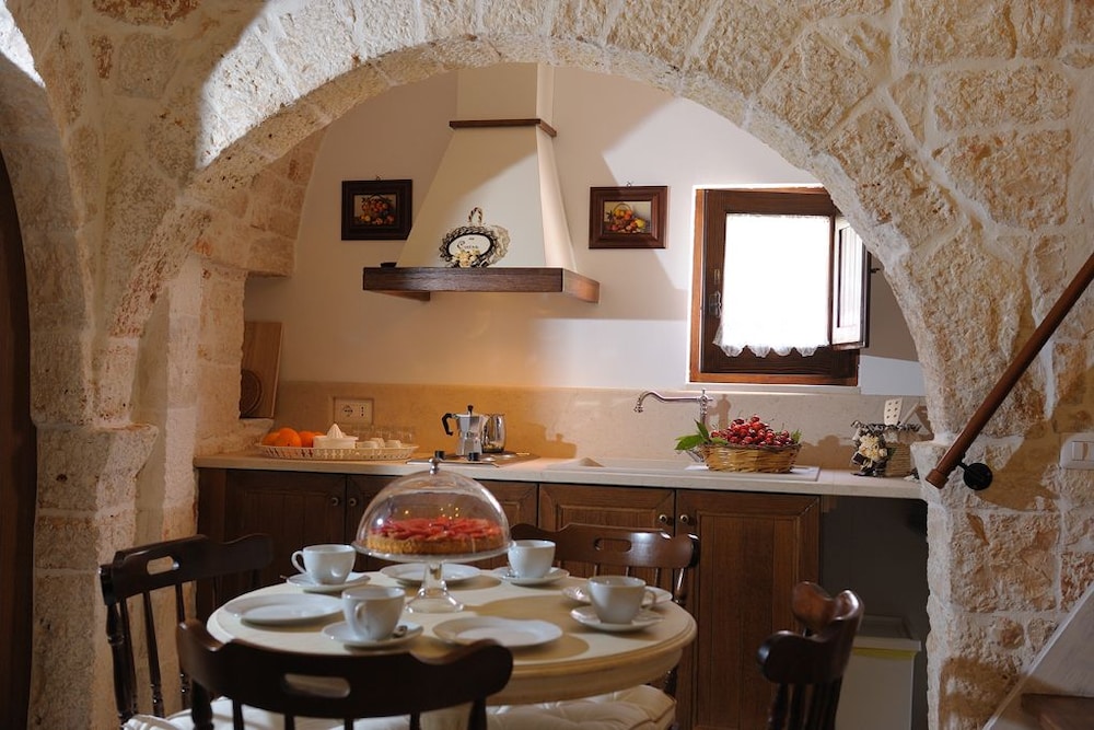 Romantic Trulli 10/23