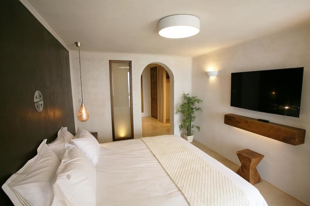 Room at Atlantis Beach Residence, MYKONOS