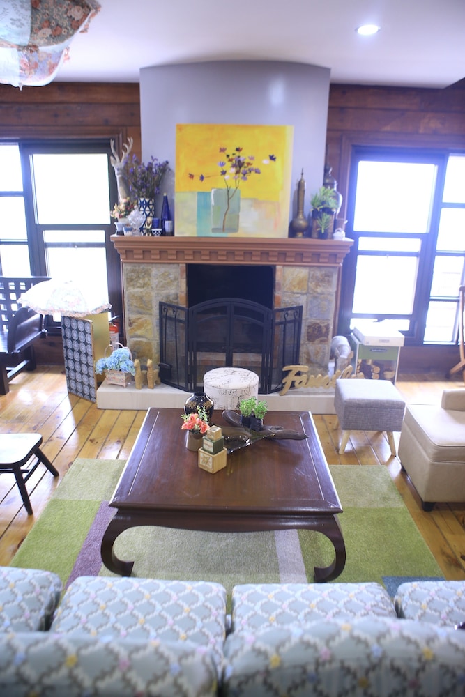 Lakeview Suites 52/68